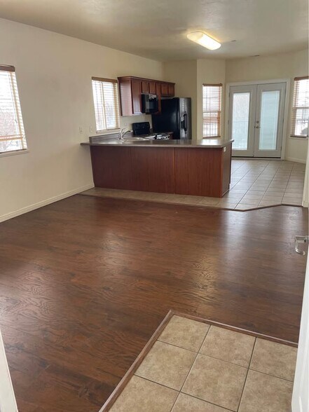 Building Photo - 114 E Bella Monte Dr