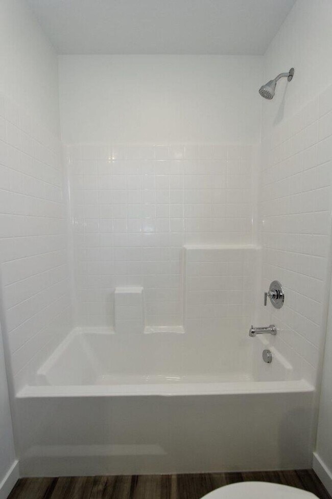 Building Photo - Immaculate Single-Level Home