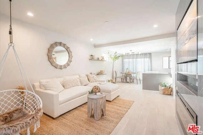 Building Photo - 2805 3rd St