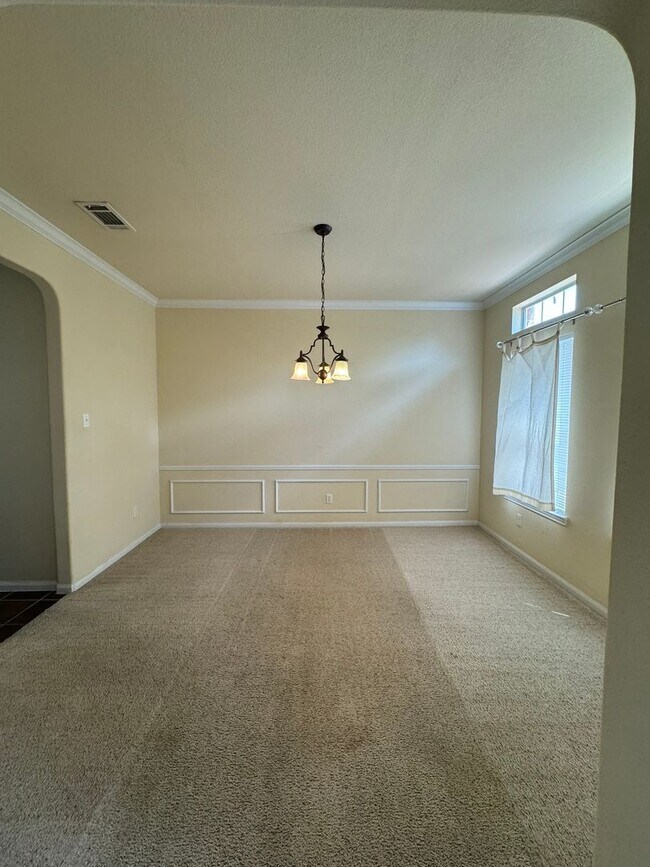 Building Photo - Beautiful 2 Story 4 Bdrm 2.5 Bath With a Loft