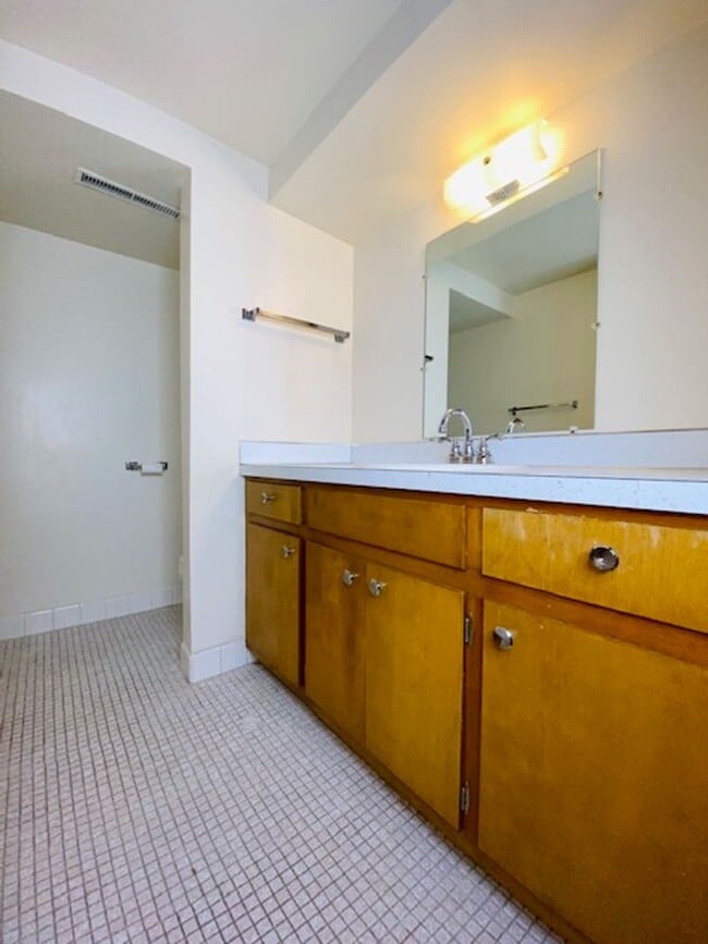 Building Photo - 3037 Humboldt Rd