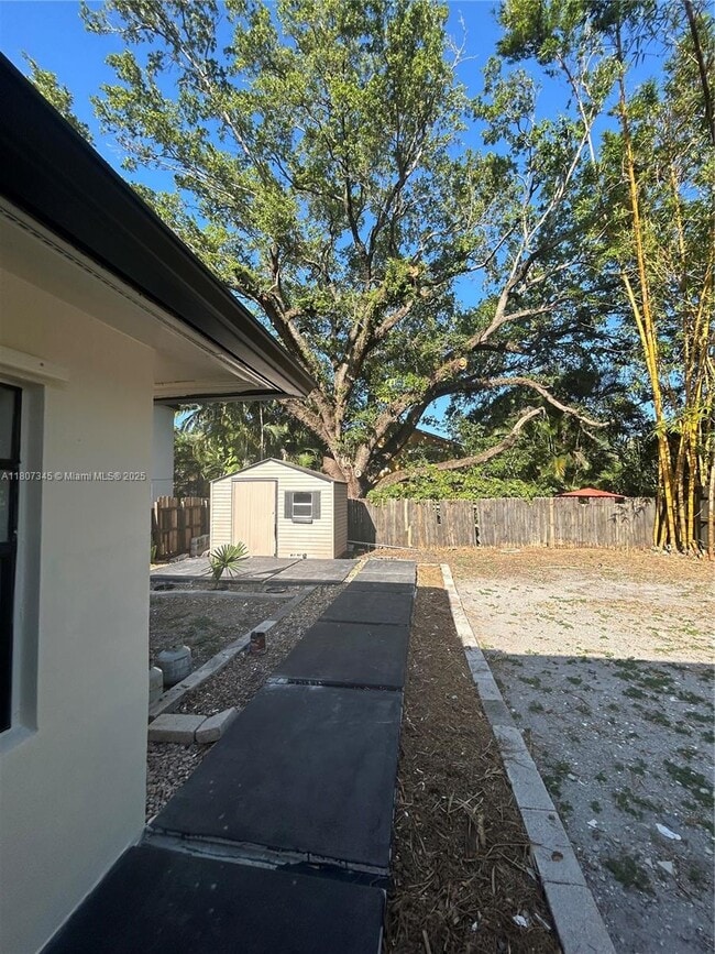 Building Photo - 808 SW 15th Ave