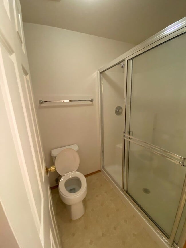 Building Photo - 8807 W Bonnie Ave