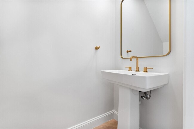 Building Photo - 7 Chatham Way