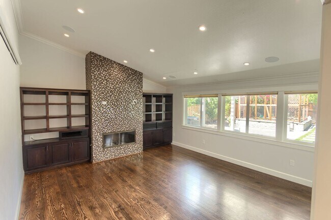 Building Photo - Stunning Almaden Valley 4-Bedroom Home