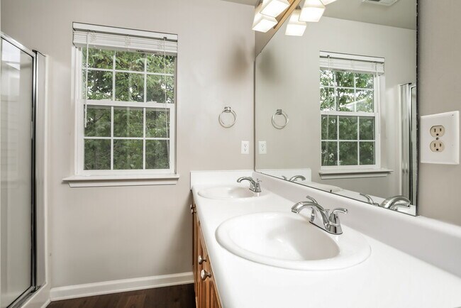 Building Photo - 4027 Taylor Oaks Dr