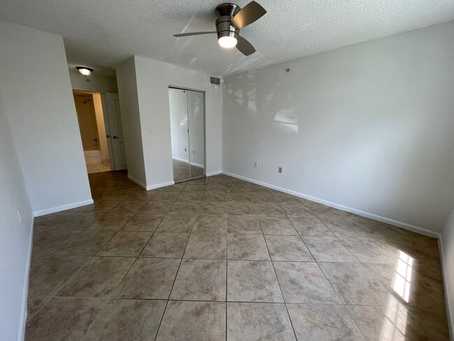 Building Photo - ANNUAL RENTAL - 1ST FLOOR 3 BED / 2 BATH C...