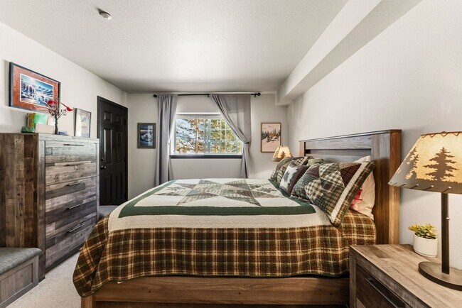 Building Photo - Furnished 2BR/2BA Breckenridge Condo | Garage, Fireplace & Hot Tubs | Available Oct. 1