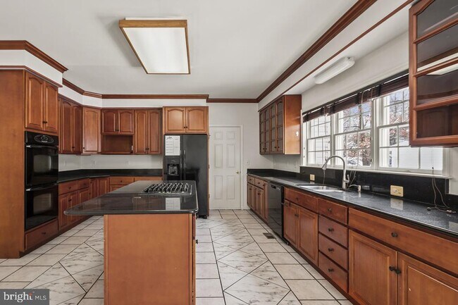 Building Photo - 8330 Westchester Dr