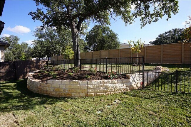 Building Photo - 600 C-Bar Ranch Trl