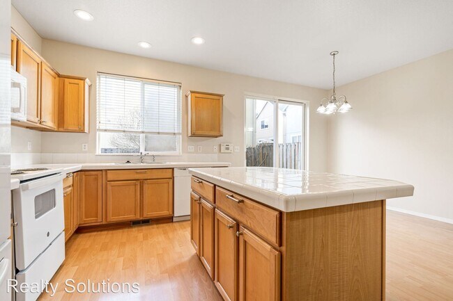 Building Photo - 3 br, 2.5 bath House - 17691 SW September ...