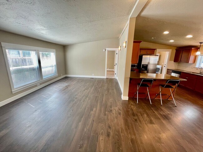 Building Photo - Single Story- 3 Bedroom, 2 Bath Spacious Home with Large Yard