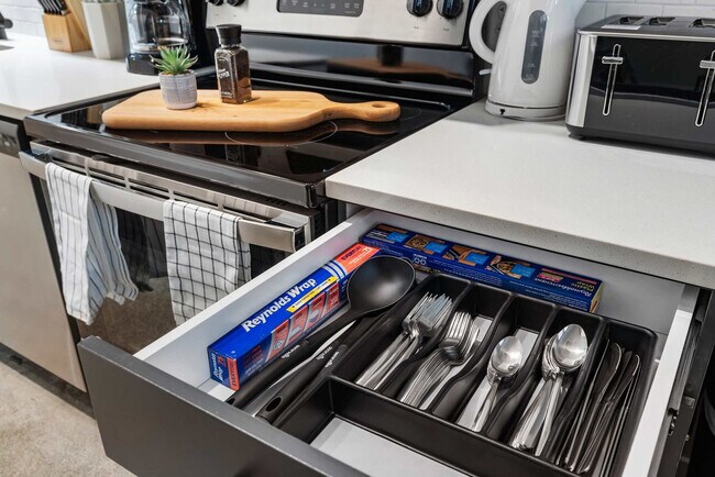 Building Photo - 205 W 4th St