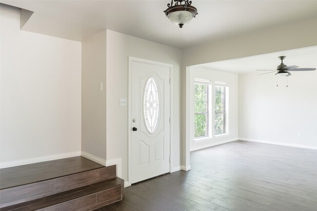 Building Photo - 2637 Austin Dr