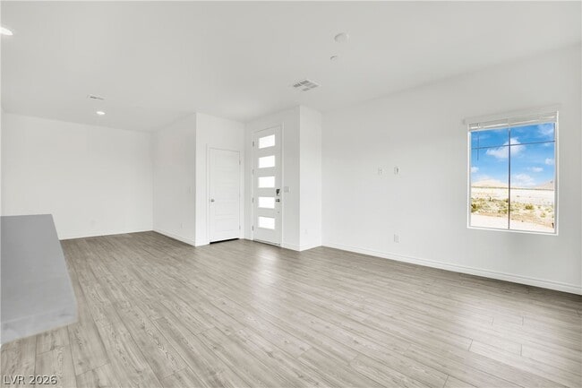 Building Photo - 600 N Carriage Hill Dr