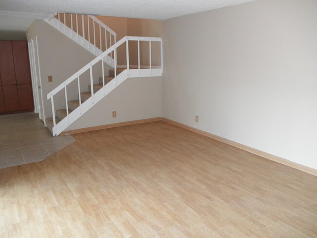 Building Photo - Waterview Estates