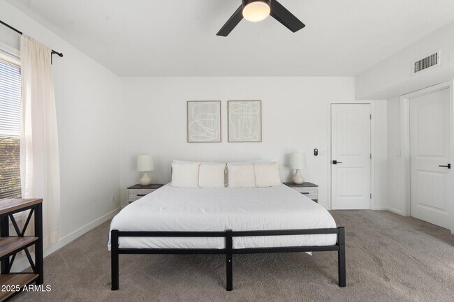 Building Photo - 1759 N Spring Cir