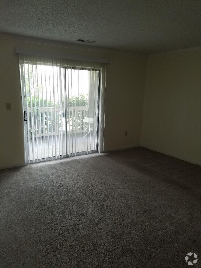 Building Photo - 2 BEDROOM 2 BATH  BOTTOM FLOOR UNIT AT MYR...