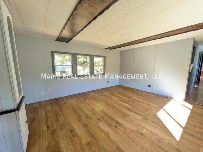 Building Photo - 72 Park Dr