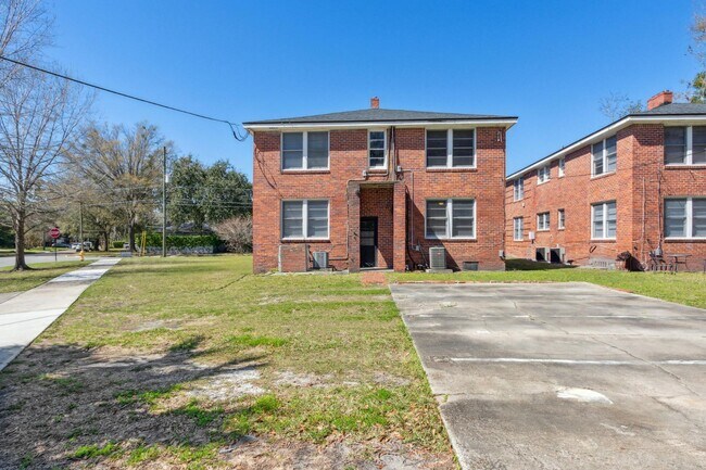 Building Photo - 1109 Cherry St