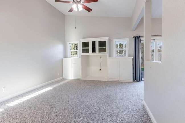 Building Photo - FOUR BEDROOM HOME ON A HUGE LOT SEE VIDEO