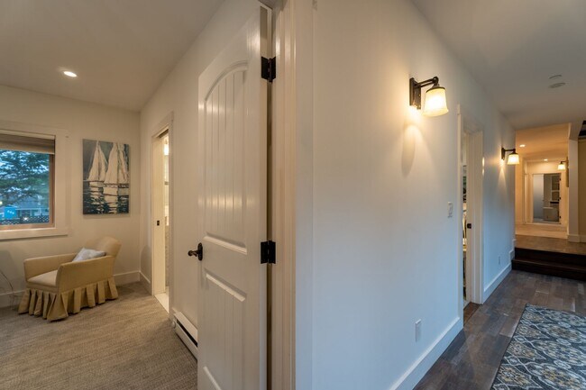 Building Photo - Forest Avenue Hideaway