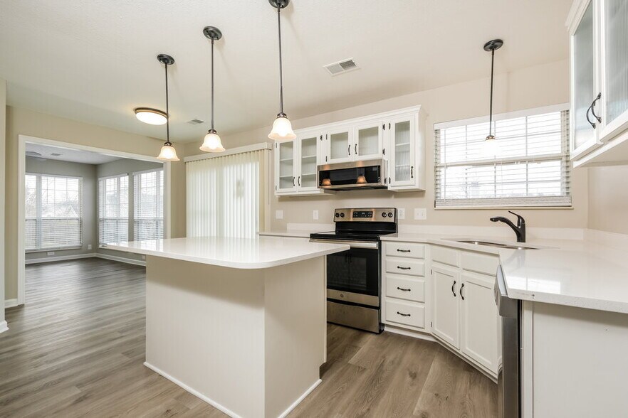 Building Photo - 3102 Creekview Ln