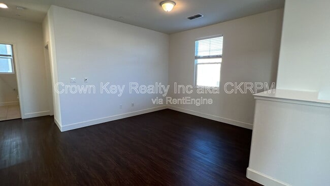 Building Photo - 448 Albertina Ave