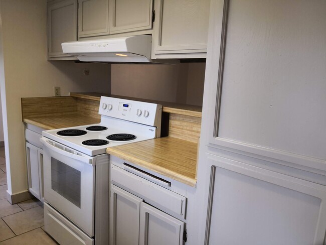 Building Photo - 1250 E Shaw Ave