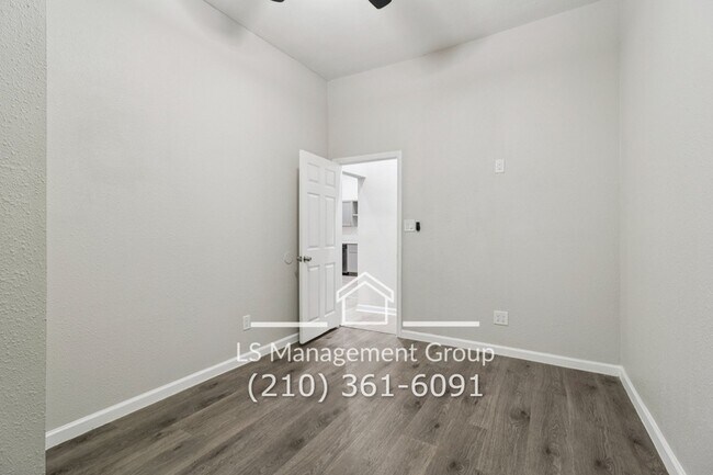 Building Photo - 622 Denver Blvd