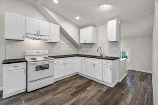 Building Photo - 1331 W 102nd St