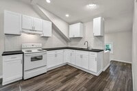 Building Photo - 1331 W 102nd St