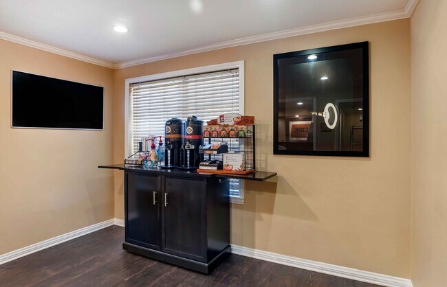 Building Photo - Furnished Studio-Los Angeles - Monrovia
