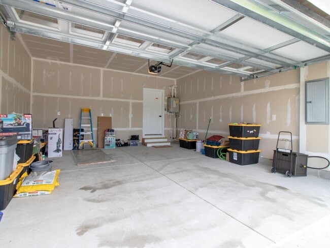 Primary Photo - WINTER RENTAL - 3 BED 2.5 BATH SINGLE FAMI...