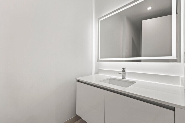 Building Photo - 220 Lake Shore Dr