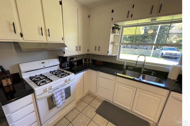 Building Photo - 4950 Martha Ave