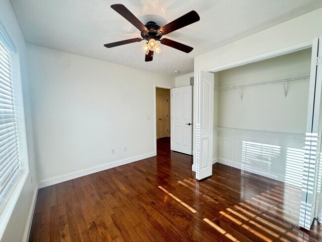 Building Photo - WELCOME HOME!