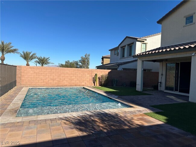 Building Photo - 111 Verde Rosa Dr