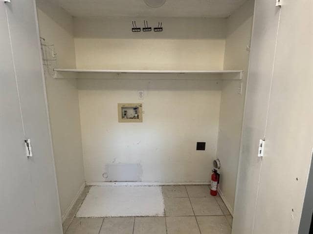 Building Photo - 703 Red Oak Dr