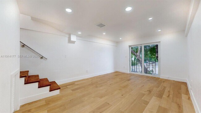 Building Photo - 1201 SW 42nd Ave