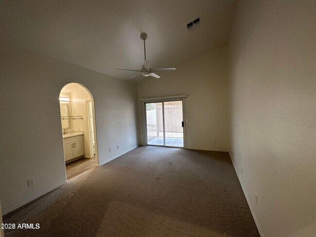Building Photo - 16021 S 43rd Pl