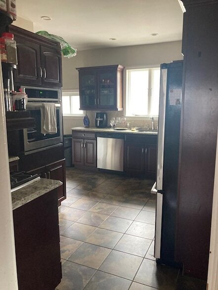 Building Photo - 24 Cushing St