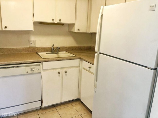 Building Photo - 10112 NE 68th St