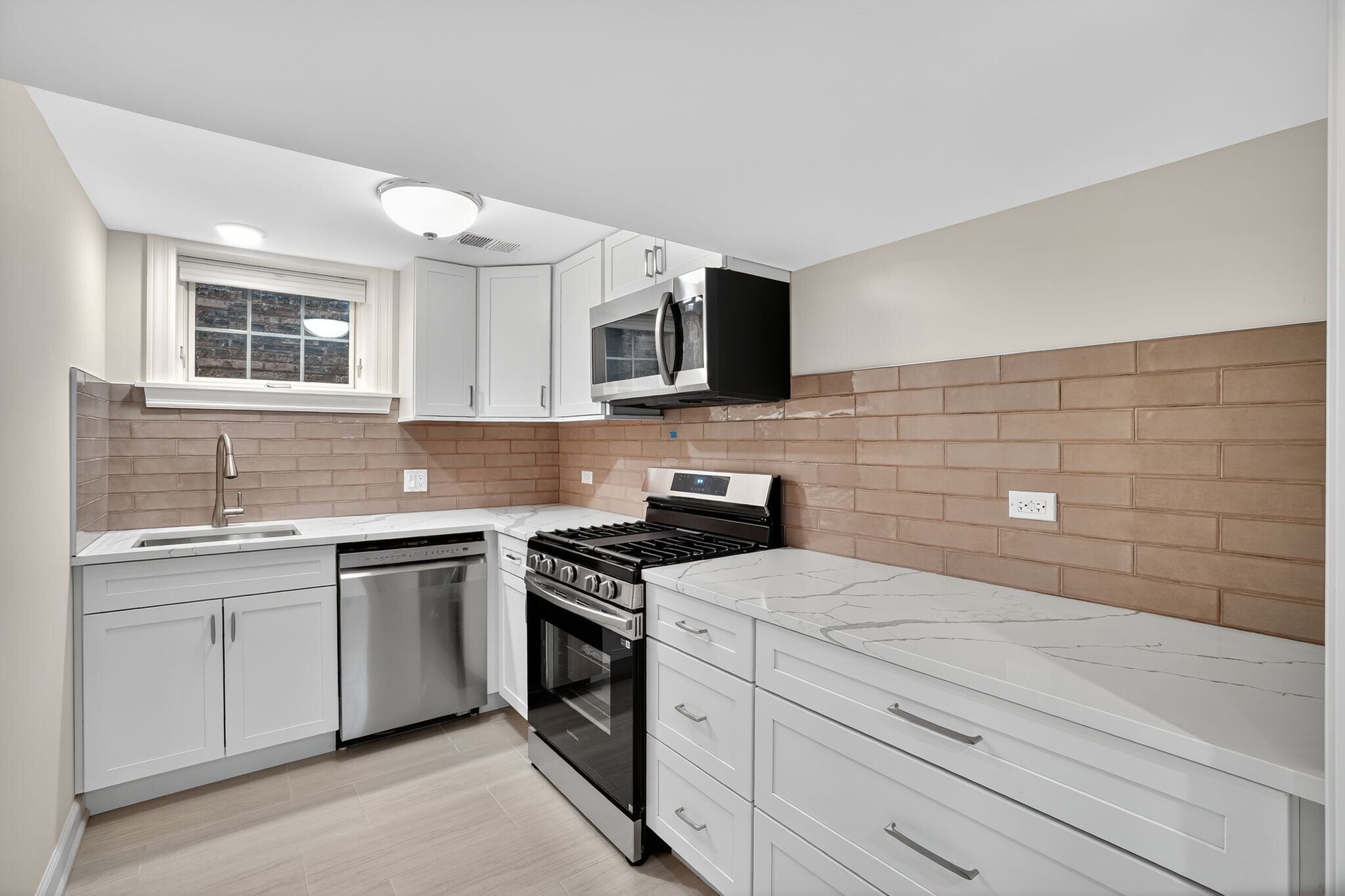 Building Photo - 2703 W Ardmore Ave