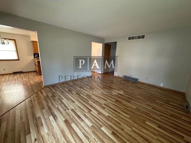 Primary Photo - 2517 W Halsey Ave