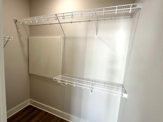 Building Photo - 9 Walnut St NE