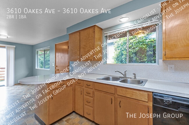 Building Photo - 3610 Oakes Ave