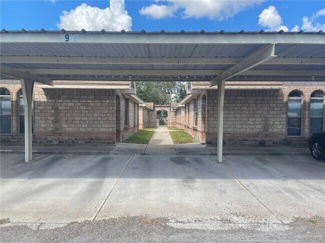 Building Photo - 16 Upland Dr