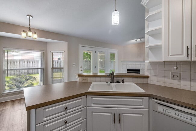 Building Photo - 4030 Broken Arrow Ct