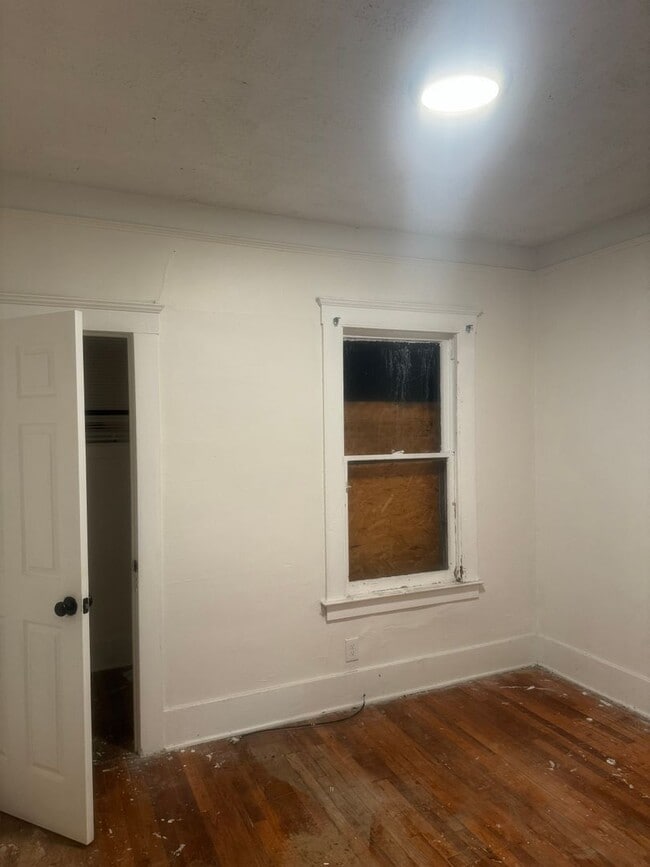 Building Photo - 2 bedroom/ 1 bathroom Detroit's Westside Home